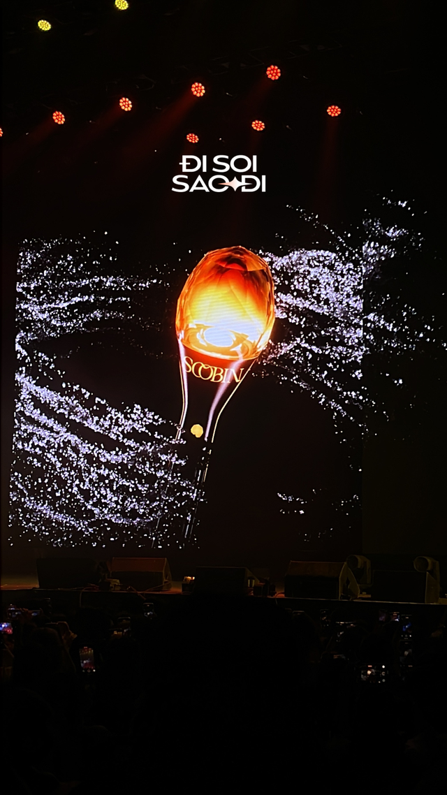 SOOBIN công bố concert cá nhân, thiết kế lightstick “trông như đèn pin” khiến fan chia phe tranh cãi- Ảnh 6.