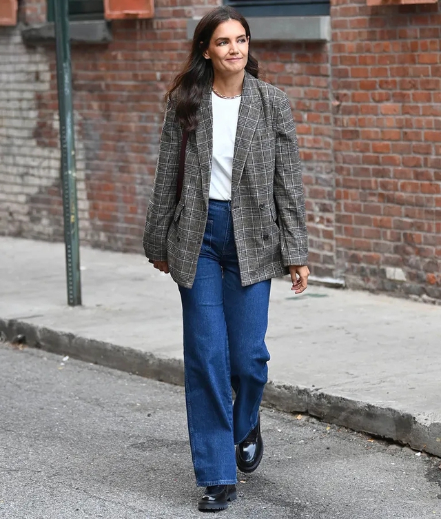 Nữ diễn viên 47 tuổi mặc quần jeans quá đỉnh, bảo sao được Vogue khen là có street style đẹp nhất- Ảnh 6.