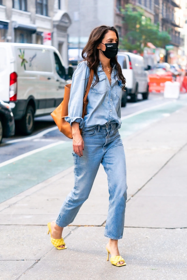 Nữ diễn viên 47 tuổi mặc quần jeans quá đỉnh, bảo sao được Vogue khen là có street style đẹp nhất- Ảnh 7.