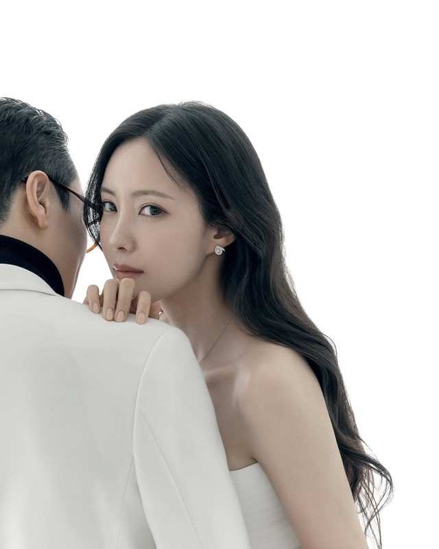 Hôn lễ Hyomin (T-ara) hoá đại hội tái hợp, một nam thần khoe giọng ca ngọt ngào “quên lối về”- Ảnh 1.