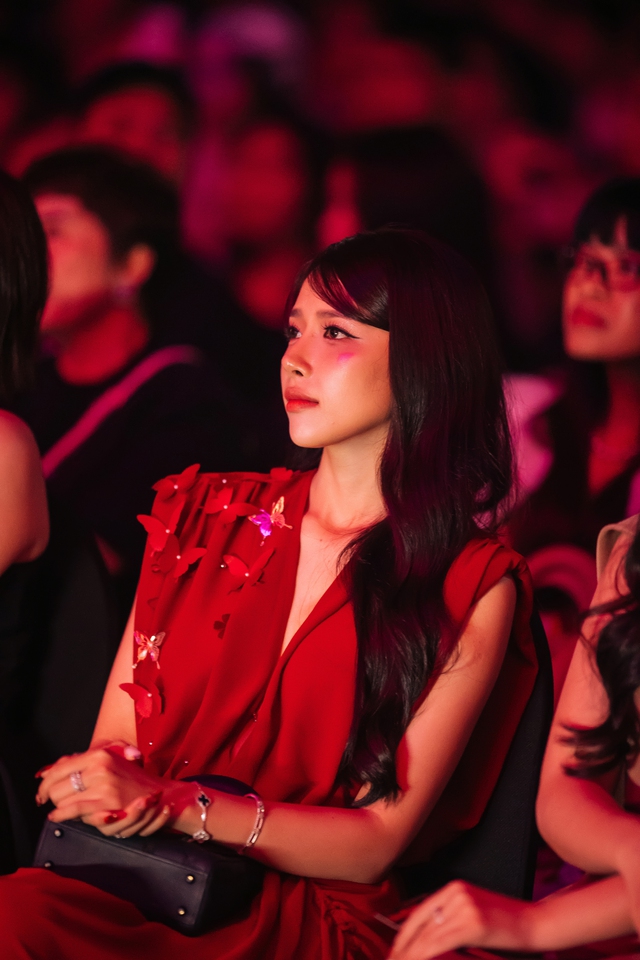 Hậu concert "Chuyến tàu: Mùa Xuân": Biết Phan Mạnh Quỳnh hát hay sáng tác giỏi, nào ngờ kể chuyện hài cũng cực duyên - Ảnh 8. Hậu concert "Chuyến tàu: Mùa Xuân": Biết Phan Mạnh Quỳnh hát hay sáng tác giỏi, nào ngờ kể chuyện hài cũng cực duyên - Ảnh 8.