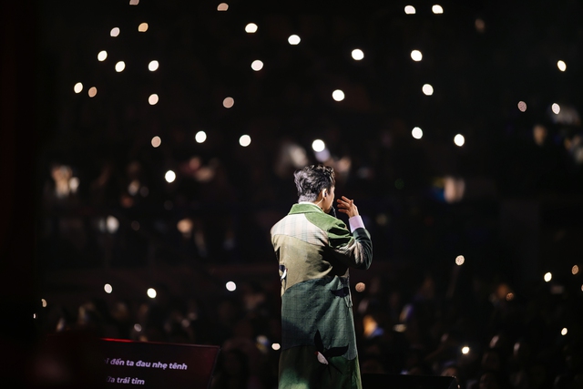 Hậu concert "Chuyến tàu: Mùa Xuân": Biết Phan Mạnh Quỳnh hát hay sáng tác giỏi, nào ngờ kể chuyện hài cũng cực duyên - Ảnh 9. Hậu concert "Chuyến tàu: Mùa Xuân": Biết Phan Mạnh Quỳnh hát hay sáng tác giỏi, nào ngờ kể chuyện hài cũng cực duyên - Ảnh 9.