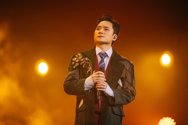Hậu concert "Chuyến tàu: Mùa Xuân": Biết Phan Mạnh Quỳnh hát hay sáng tác giỏi, nào ngờ kể chuyện hài cũng cực duyên - Ảnh 1. Hậu concert "Chuyến tàu: Mùa Xuân": Biết Phan Mạnh Quỳnh hát hay sáng tác giỏi, nào ngờ kể chuyện hài cũng cực duyên - Ảnh 1.