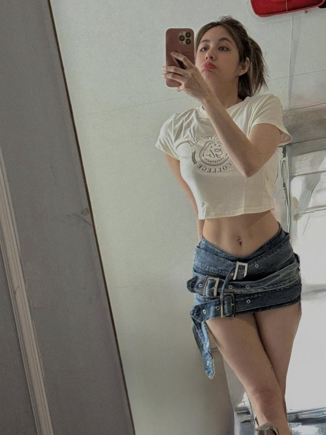 Hot girl bánh tráng cập nhật giao diện đầy trầm trồ sau 15 năm nổi tiếng - Ảnh 3.