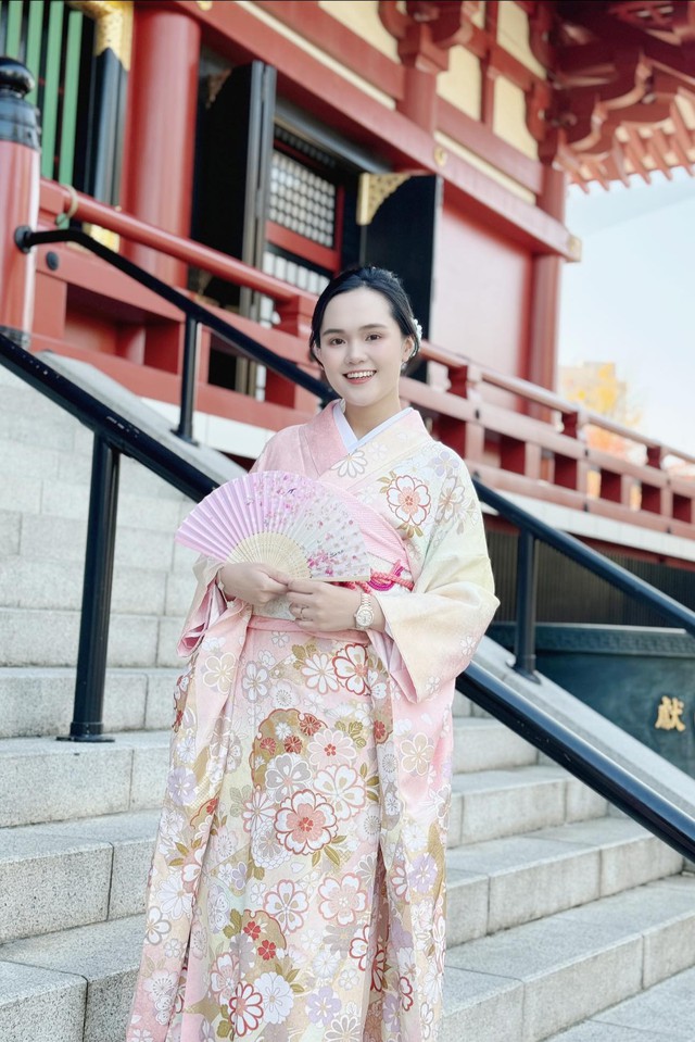 Quỳnh Anh - vợ Duy Mạnh không còn bị chê mặc xuề xoà, 