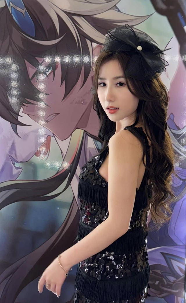 Tiểu Hý bất ngờ chia sẻ về quá khứ, nhắc hẳn một chuyện giấu kín về "C.B"- Ảnh 4. Tiểu Hý bất ngờ chia sẻ về quá khứ, nhắc hẳn một chuyện giấu kín về "C.B"- Ảnh 4.