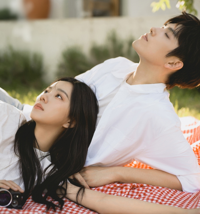 Phim ngôn tình mới chiếu đã bị chê tan nát, cặp chính diễn dở như "muốn rút ống thở của nhà sản xuất"- Ảnh 3.