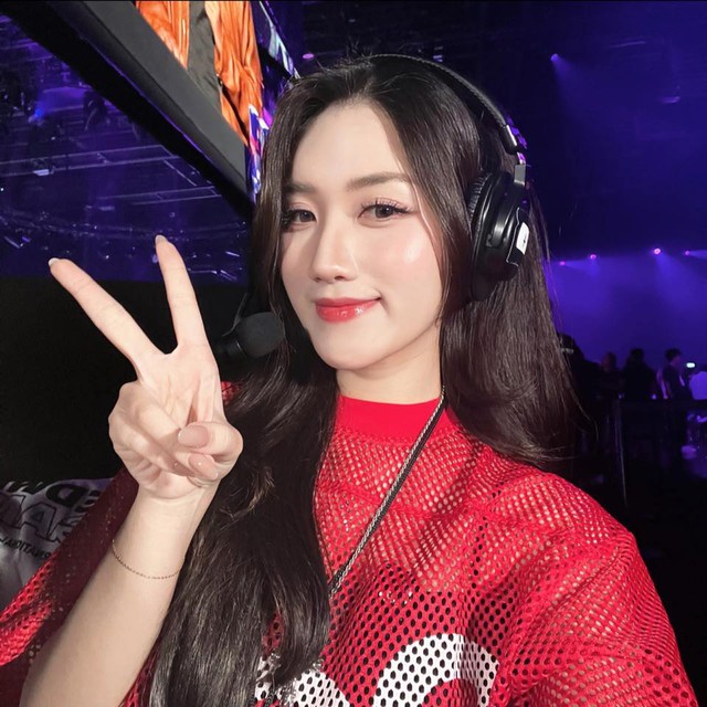 Trọn khoảnh khắc đậm chất "nàng thơ" mơ màng của MC Linh Nắng, đốn tim dân mạng- Ảnh 3.