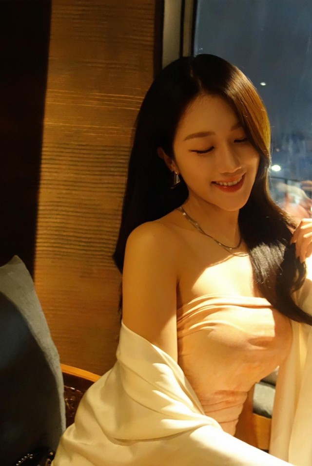 Trọn khoảnh khắc đậm chất "nàng thơ" mơ màng của MC Linh Nắng, đốn tim dân mạng- Ảnh 10.