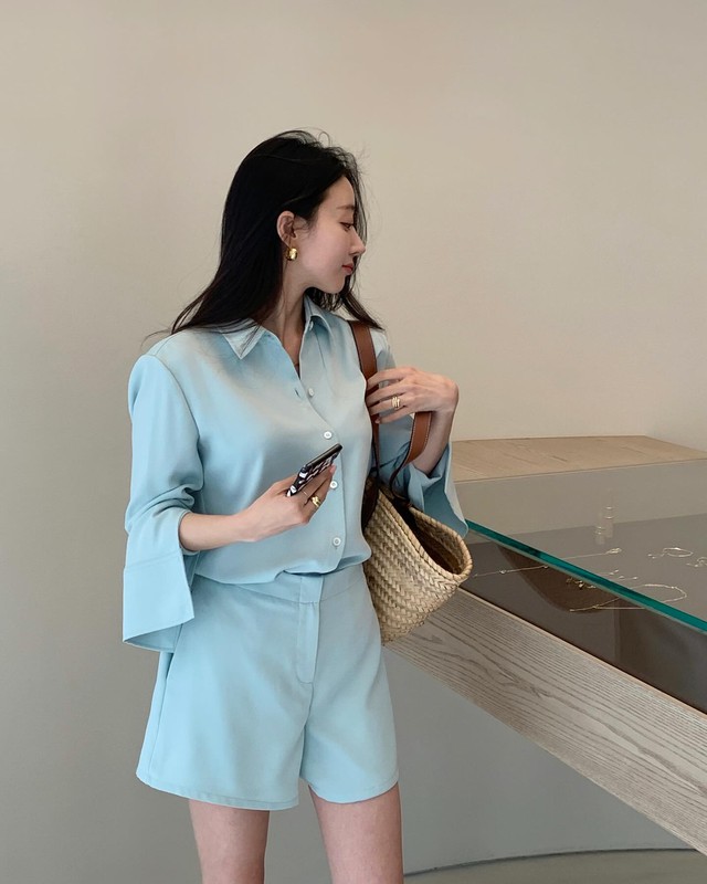 Phụ nữ 40+ có ít nhất 10 cách mặc quần short siêu tôn dáng và "hack" tuổi- Ảnh 10.