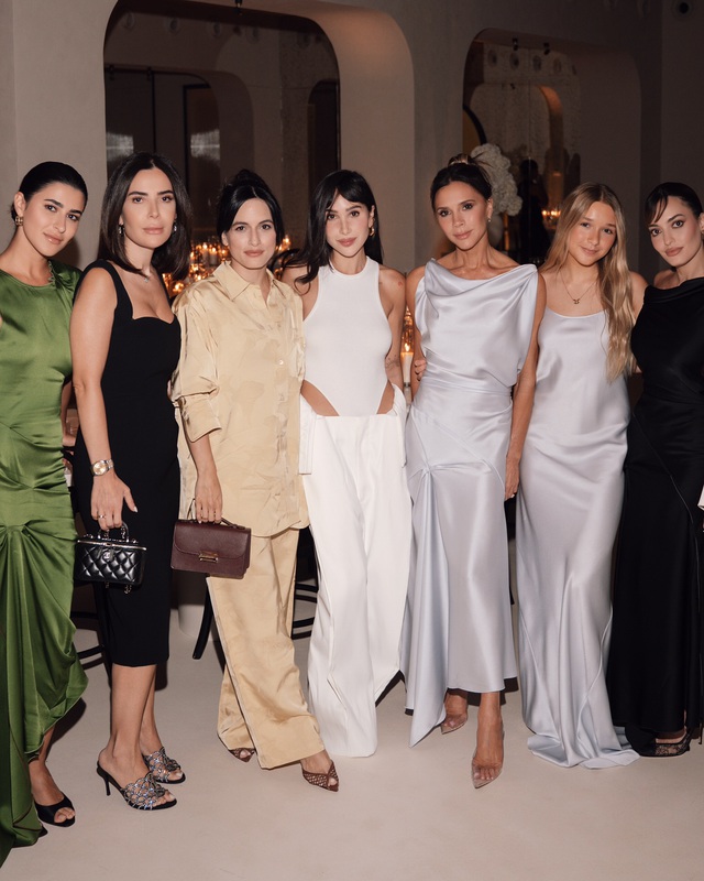10 giây khoe trọn nhan sắc, vóc dáng, khíchất của tiểu thư tài phiệt Harper Beckham khi cùng Victoria dự tiệc xa hoa ở Dubai- Ảnh 3.