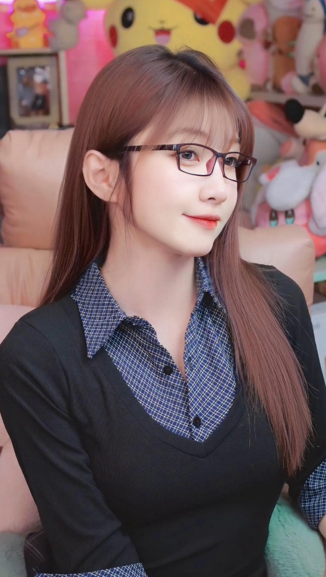 Như Hexi thả dáng khoe đôi chân ngọc ngà, fan phải thốt lên vì độ bạo của nữ streamer- Ảnh 1.