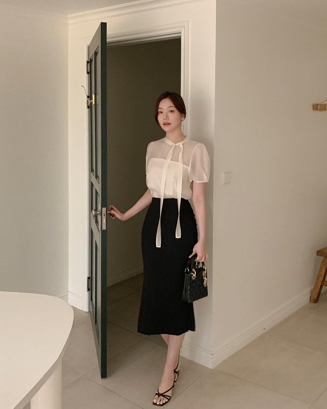 10 cách mặc chân váy suông tới công sở chuẩn thanh lịch, nhưng vẫn rất trẻ trung- Ảnh 3.