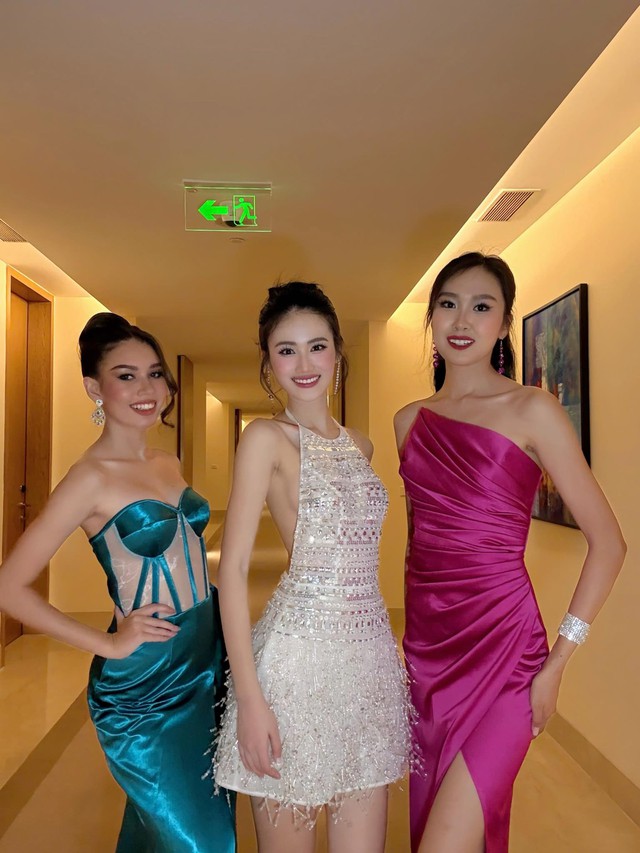 Hoa hậu Ý Nhi lên đồ sexy đi ăn tối, nổi bần bật bên dàn đối thủ nhưng bị tranh cãi 1 điều- Ảnh 3. Hoa hậu Ý Nhi lên đồ sexy đi ăn tối, nổi bần bật bên dàn đối thủ nhưng bị tranh cãi 1 điều- Ảnh 3.