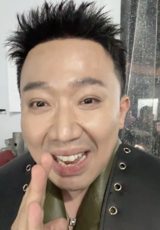 Concert Anh trai say Hi: Bùng nổ visual dưới mưa của HIEUTHUHAI, Trấn Thành livestream vô tình trúng vào cảnh tế nhị của đàn em- Ảnh 5.