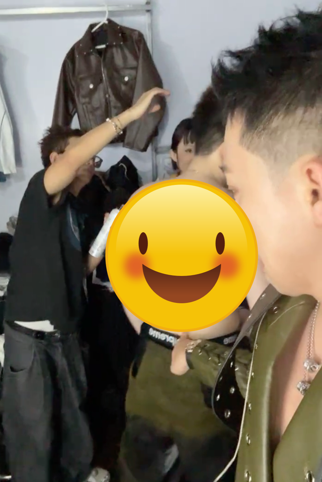 Concert Anh trai say Hi: Bùng nổ visual dưới mưa của HIEUTHUHAI, Trấn Thành livestream vô tình trúng vào cảnh tế nhị của đàn em- Ảnh 7.
