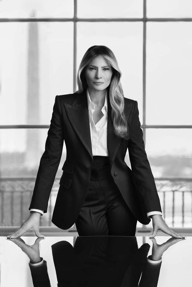 Melania Trump: Đệ nhất phu nhân kín tiếng nhất trong 80 năm qua, "ưu tiên hàng đầu của tôi là làm mẹ"- Ảnh 1.