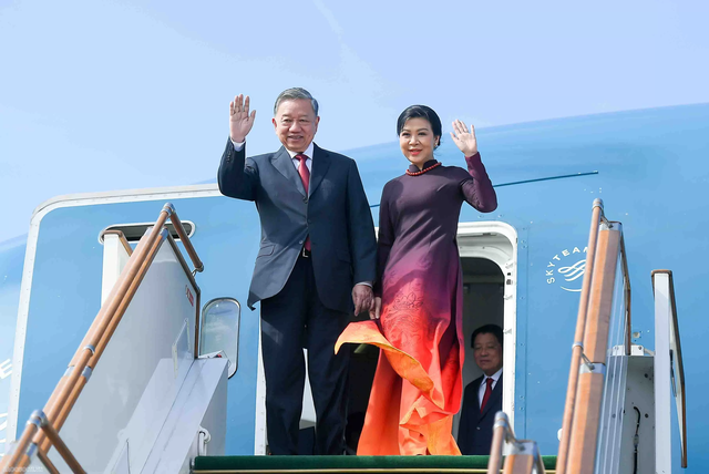 Hình ảnh Phu nhân Tổng Bí thư Tô Lâm khiến dân chúng nức nở: Từ thần thái đến trang phục đều xuất sắc- Ảnh 7. Hình ảnh Phu nhân Tổng Bí thư Tô Lâm khiến dân chúng nức nở: Từ thần thái đến trang phục đều xuất sắc- Ảnh 7.