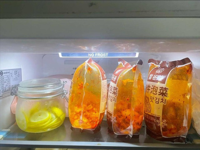 Tủ lạnh xịn mấy cũng hóa "bom nổ chậm" nếu bỏ 5 thứ này vào, số 2 rất nhiều người mắc- Ảnh 2.