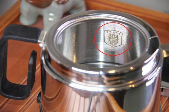 2 loại ấm điện NGUY HIỂM, nhà nào đang dùng thì thay ngay lập tức- Ảnh 2. 2 loại ấm điện NGUY HIỂM, nhà nào đang dùng thì thay ngay lập tức- Ảnh 2.