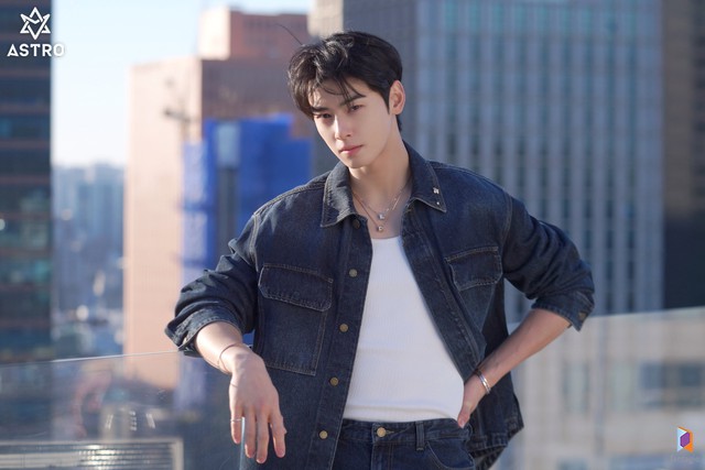 Mỹ nam đẹp nhất Kpop bị chê bai năng lực kém cỏi, sử dụng đặc quyền để tham gia ban nhạc quân đội- Ảnh 1.