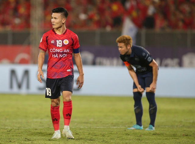 Quang Hải bị "thánh cùi chỏ" Thái Lan chơi xấu đau đớn nằm sân, vài phút sau đã "trả đũa" phải nhận cái kết đắng- Ảnh 6.
