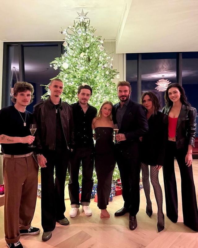 Giữa sóng gió gia đình, vợ chồng con trai cả nhà Beckham ăn tối cùng một cặp đôi Hoàng gia đình đám gây chú ý- Ảnh 3.