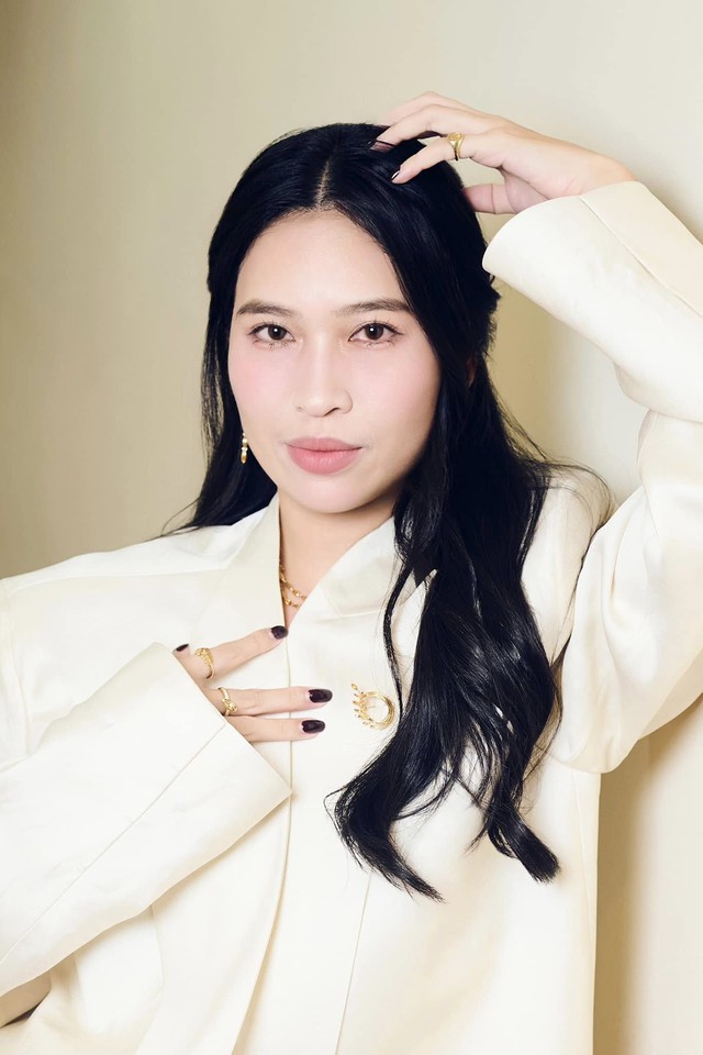 Xuất hiện cô gái được săn đón chẳng kém các Em Xinh Say Hi tại họp báo ra mắt, biết "pro5" mới rõ lý do!- Ảnh 3. Xuất hiện cô gái được săn đón chẳng kém các Em Xinh Say Hi tại họp báo ra mắt, biết "pro5" mới rõ lý do!- Ảnh 3.