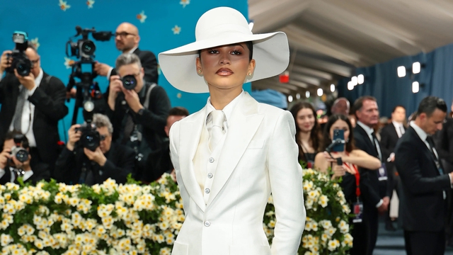 Lisa (BLACKPINK) "chặt đẹp" Met Gala 2025, Jennie bất ngờ thua 1 gương mặt mới toanh!- Ảnh 14.