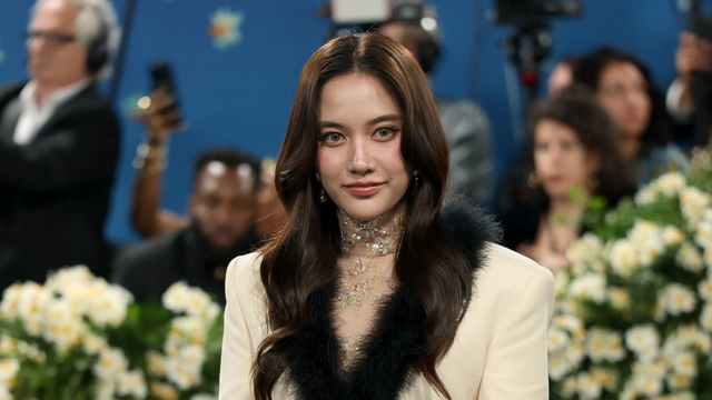 Lisa (BLACKPINK) "chặt đẹp" Met Gala 2025, Jennie bất ngờ thua 1 gương mặt mới toanh!- Ảnh 15.