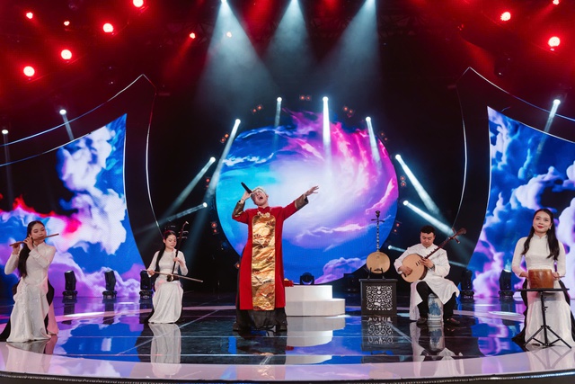 Nguyễn Quang Anh "chơi lớn" với đàn nguyệt, ghi điểm tuyệt đối tại "Điểm hẹn Tài năng"- Ảnh 2.