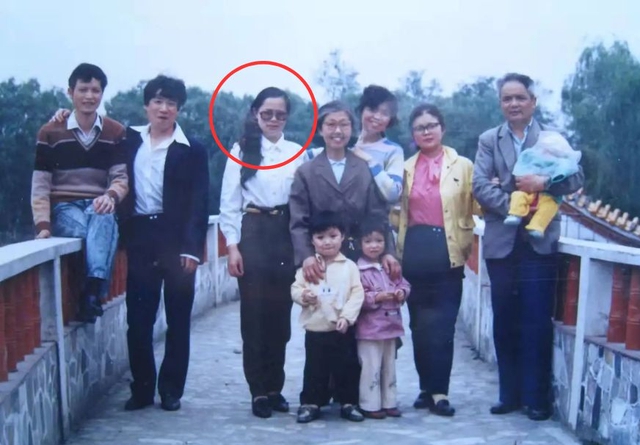 Con gái dậy thì bị chỉ trỏ đàm tiếu về ngoại hình, bà mẹ nói 4 từ EQ cao, thay đổi cả đời con!- Ảnh 1.
