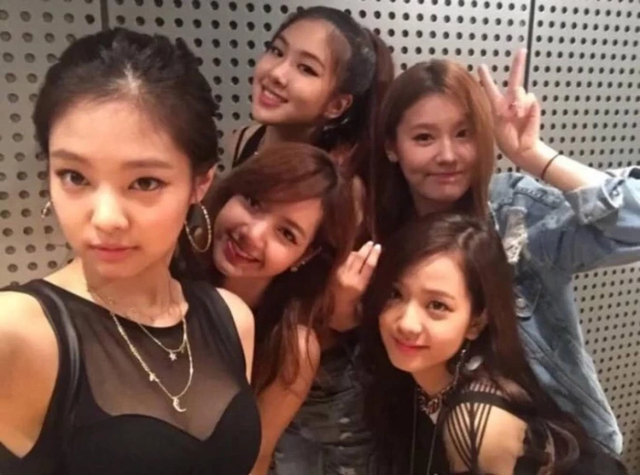 Vạch trần mối quan hệ giữa BLACKPINK và thành viên số 5 rút khỏi nhóm vào phút cuối- Ảnh 4. Vạch trần mối quan hệ giữa BLACKPINK và thành viên số 5 rút khỏi nhóm vào phút cuối- Ảnh 4.