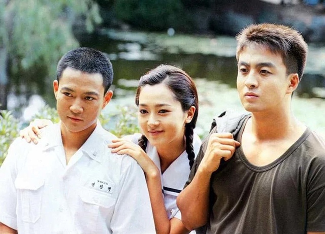 Tuổi 15 đáng nhớ của Song Hye Kyo: Đóng vai không tên lướt qua màn ảnh, có ai ngờ 30 năm sau làm "nữ hoàng"- Ảnh 1.