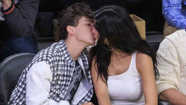 Màn đụng mặt tình cũ "khét" nhất đầu tháng 5: Timothée Chalamet và Lily-Rose Depp "tái ngộ" cùng "người mới"- Ảnh 4.