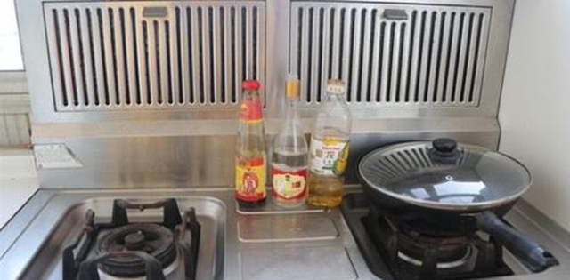 4 sai lầm khi dùng dầu ăn có thể "dẫn lối" ung thư: Khuyên bạn thay đổi sớm để tránh "bệnh từ miệng vào"- Ảnh 2. 4 sai lầm khi dùng dầu ăn có thể "dẫn lối" ung thư: Khuyên bạn thay đổi sớm để tránh "bệnh từ miệng vào"- Ảnh 2.