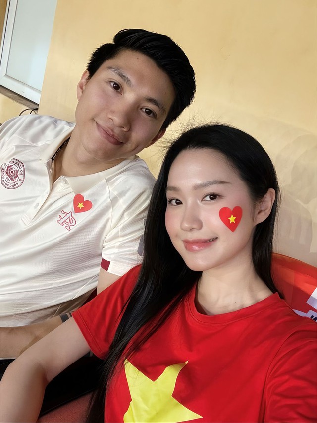 Doãn Hải My cùng Văn Hậu chiếm spotlight trên SVĐ, ảnh "cam thường" khi giám sát xây biệt thự chục tỷ khiến vạn người mê- Ảnh 1. Doãn Hải My cùng Văn Hậu chiếm spotlight trên SVĐ, ảnh "cam thường" khi giám sát xây biệt thự chục tỷ khiến vạn người mê- Ảnh 1.