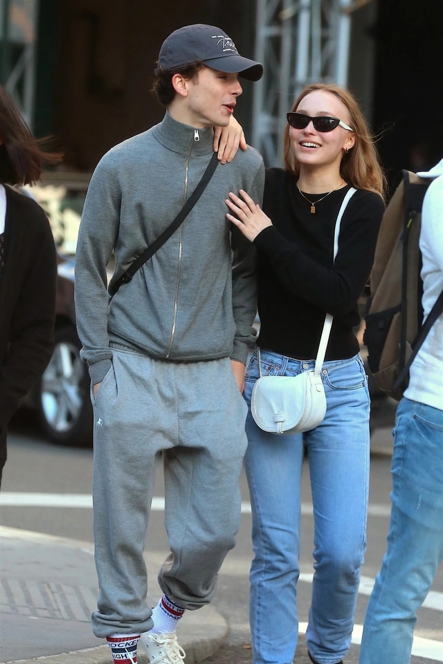 Màn đụng mặt tình cũ "khét" nhất đầu tháng 5: Timothée Chalamet và Lily-Rose Depp "tái ngộ" cùng "người mới"- Ảnh 9.