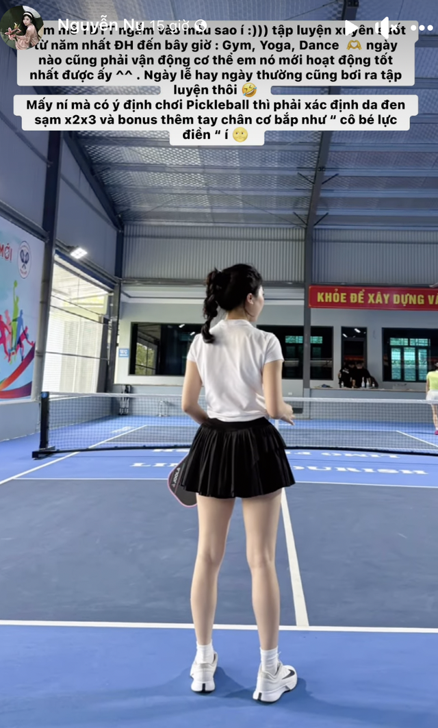 Em gái Văn Toàn chơi pickleball, chấp nhận từ vóc dáng nuột nà thành "cô gái lực điền"- Ảnh 1.
