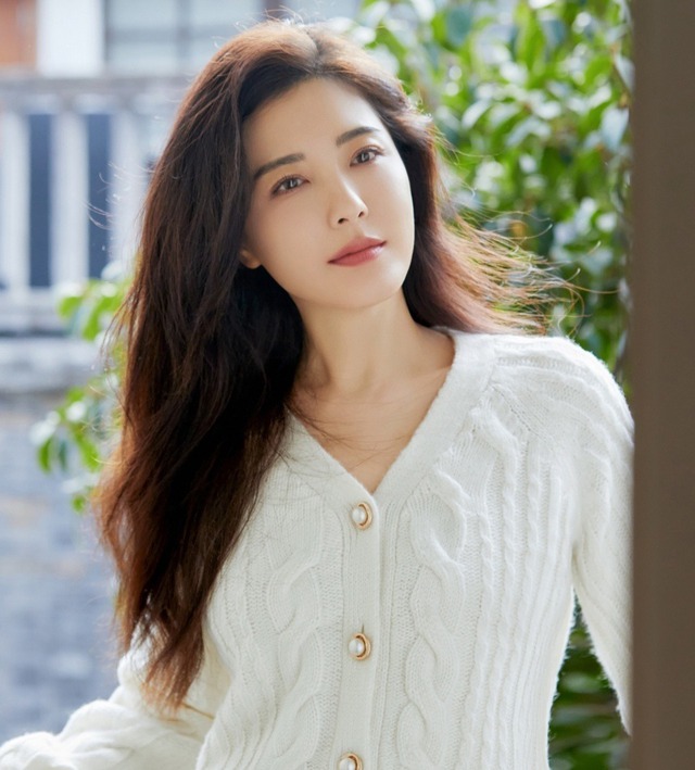 Quả đắng cho "mỹ nhân 200 năm nữa chưa có ai đẹp bằng" làm ra chuyện đáng xấu hổ nhất trong lịch sử showbiz- Ảnh 9.