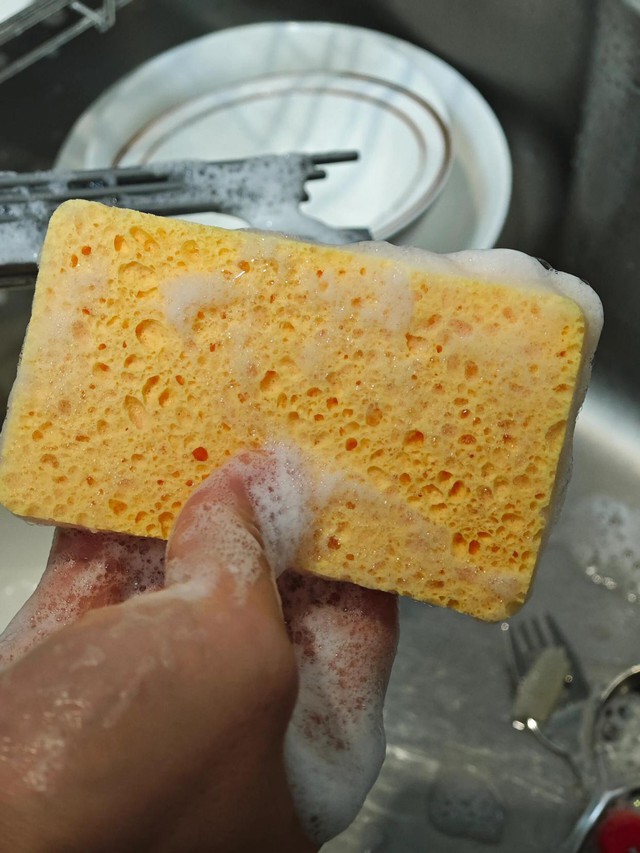 Một người rửa bát ẩu, cả nhà ăn cơm với vi khuẩn: 5 LỖI SAI tai hại cần sửa gấp!- Ảnh 2. Một người rửa bát ẩu, cả nhà ăn cơm với vi khuẩn: 5 LỖI SAI tai hại cần sửa gấp!- Ảnh 2.