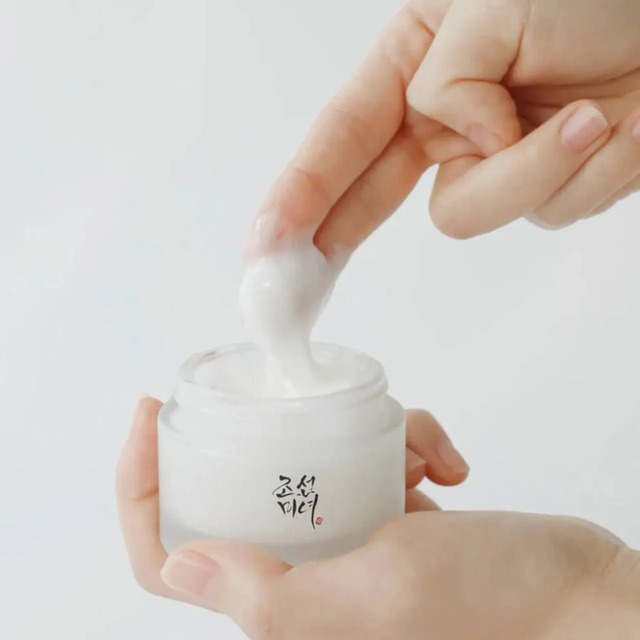 Gái châu Á "lùng sục" Olive Young để mua 5 kem dưỡng best seller, chắc nịch: Dùng là nghiện!- Ảnh 4. Gái châu Á "lùng sục" Olive Young để mua 5 kem dưỡng best seller, chắc nịch: Dùng là nghiện!- Ảnh 4.