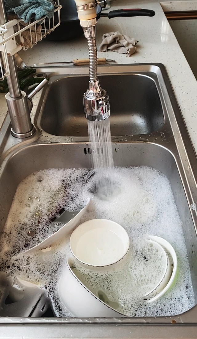 Một người rửa bát ẩu, cả nhà ăn cơm với vi khuẩn: 5 LỖI SAI tai hại cần sửa gấp!- Ảnh 6. Một người rửa bát ẩu, cả nhà ăn cơm với vi khuẩn: 5 LỖI SAI tai hại cần sửa gấp!- Ảnh 6.