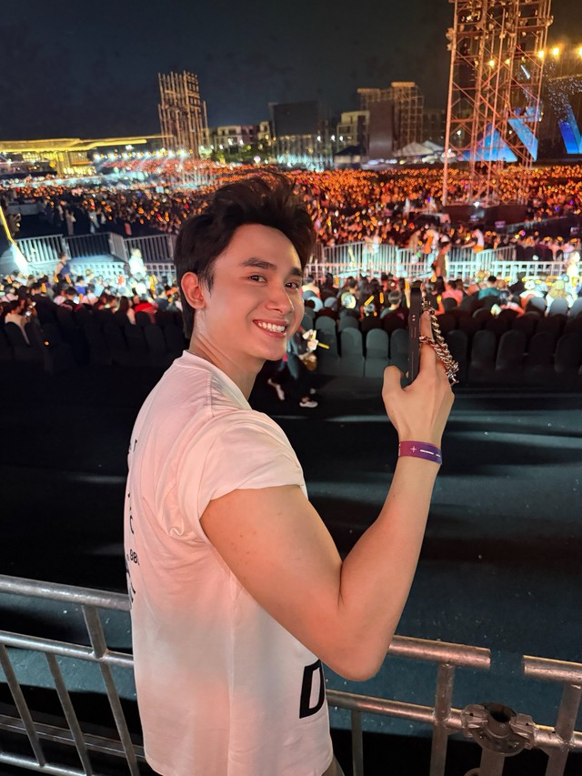 Diệp Lâm Anh và tình trẻ xuất hiện chung trên sóng livestream, bị soi có thái độ khác lạ- Ảnh 2.