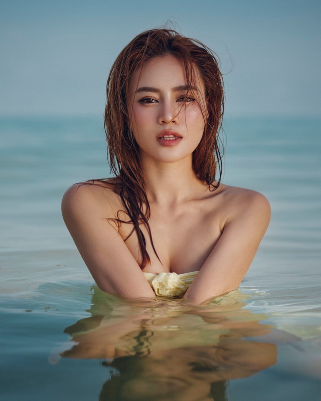 So kè nhan sắc gợi cảm của hai "ngọc nữ" được fan game cưng như trứng!- Ảnh 9. So kè nhan sắc gợi cảm của hai "ngọc nữ" được fan game cưng như trứng!- Ảnh 9.