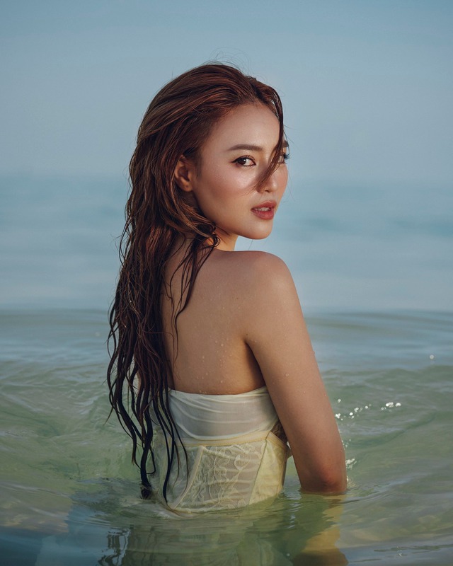 So kè nhan sắc gợi cảm của hai "ngọc nữ" được fan game cưng như trứng!- Ảnh 10. So kè nhan sắc gợi cảm của hai "ngọc nữ" được fan game cưng như trứng!- Ảnh 10.