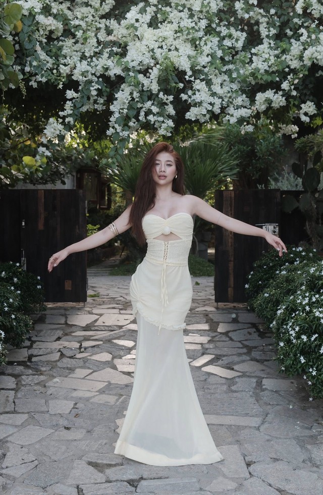 Louis Phạm chuẩn "hot girl mùa hè" trong từng khung hình, ghét mấy cũng không chê được nhan sắc, vóc dáng!- Ảnh 1.