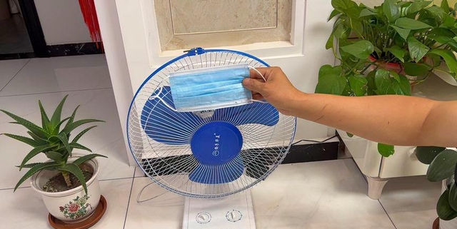 Buộc 1 chiếc khẩu trang vào cánh quạt: Mẹo "đỉnh chóp" giúp hóa đơn tiền điện giảm "kịch đáy"- Ảnh 2.