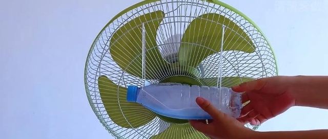 Buộc 1 chiếc khẩu trang vào cánh quạt: Mẹo "đỉnh chóp" giúp hóa đơn tiền điện giảm "kịch đáy"- Ảnh 3.
