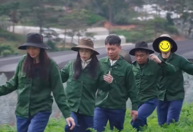 Người tham gia đóng quảng cáo, bán kẹo rau KERA chung team Quang Linh Vlogs, Thuỳ Tiên đang “ở ẩn”- Ảnh 1.